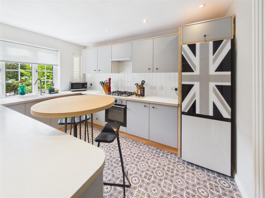 Pembroke Avenue, Hersham, Walton-On-Thames – pohled 3