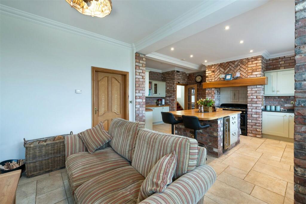 Linden Walk, Prestatyn, Denbighshire LL19 9EE photo 2