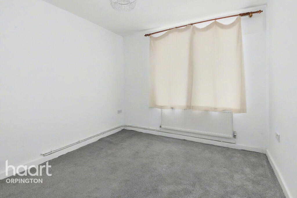 Apartment in Orpington, Scadbury, St Paul's Cray - View 2
