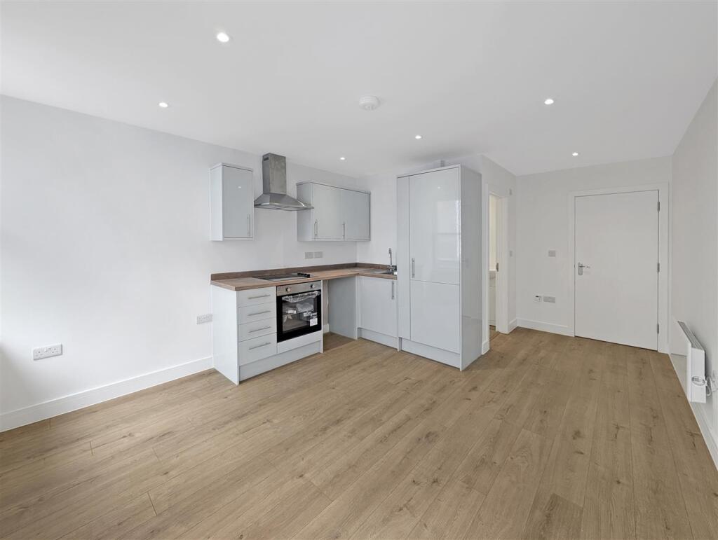 Apartment in Colchester, New Town - View 3
