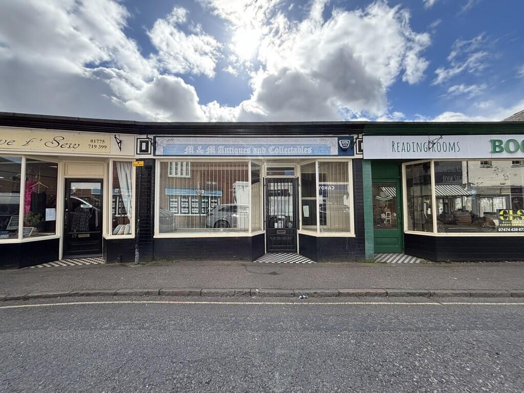 Main image of property: 17 The Crescent, Spalding PE11 1AF