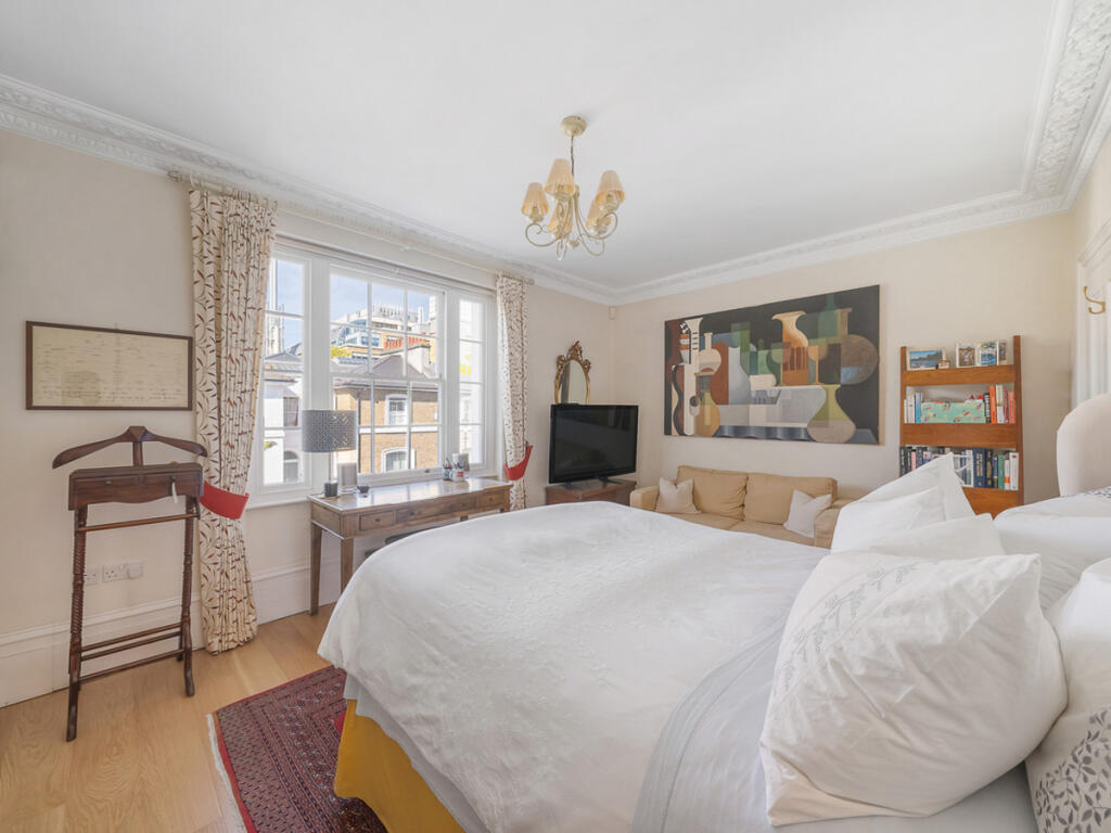 4 bedroom end of terrace house for rent