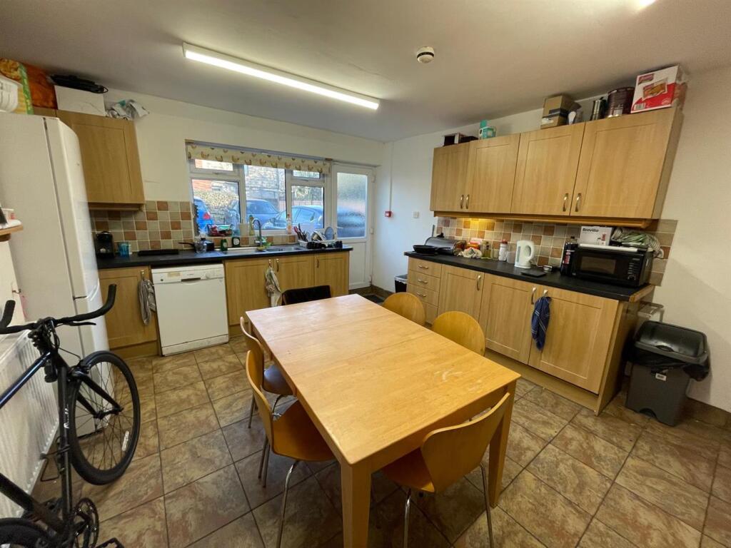 Main image of property: Buckingham Mount, Hyde Park, Leeds, LS6 1DN