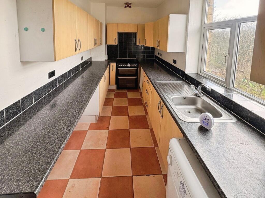 884, Manchester Road, Linthwaite, Huddersfield, West Yorkshire, HD7 photo 3