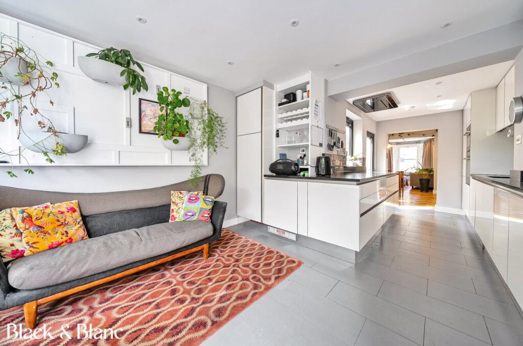 House in Croydon - View 3