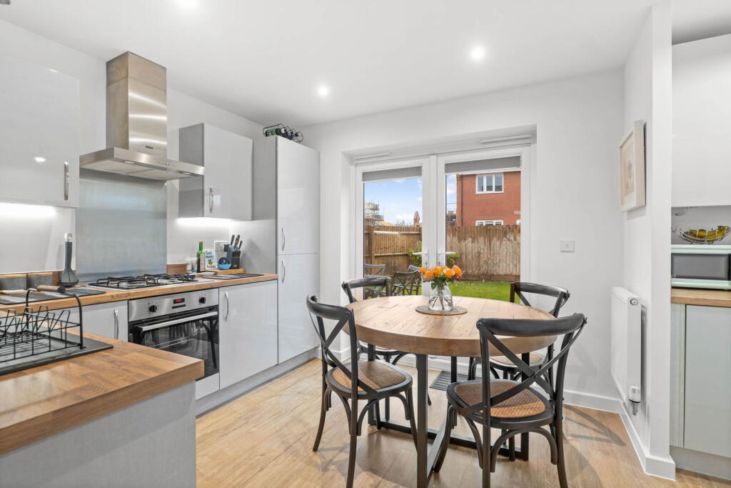 3 Norbury Close, Lower Broadheath, Worcester.  WR2 6DY photo 3