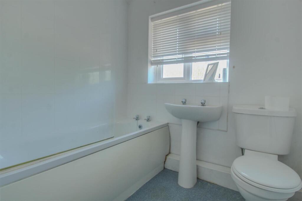 Apartment in Basildon, Wickford - View 5