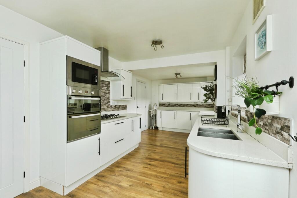 House in Rotherham, Dalton - View 4