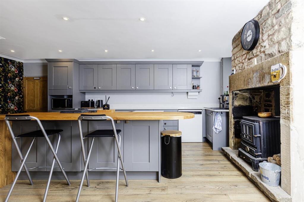 House in Huddersfield - View 5