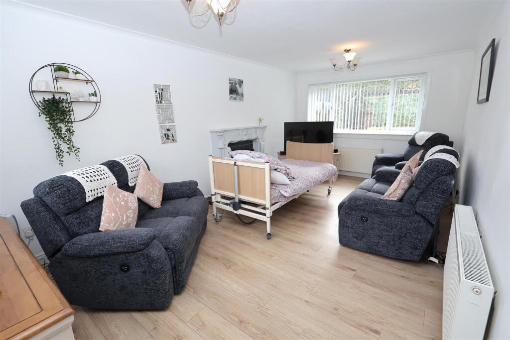 House in Paisley, Inverclyde - View 3