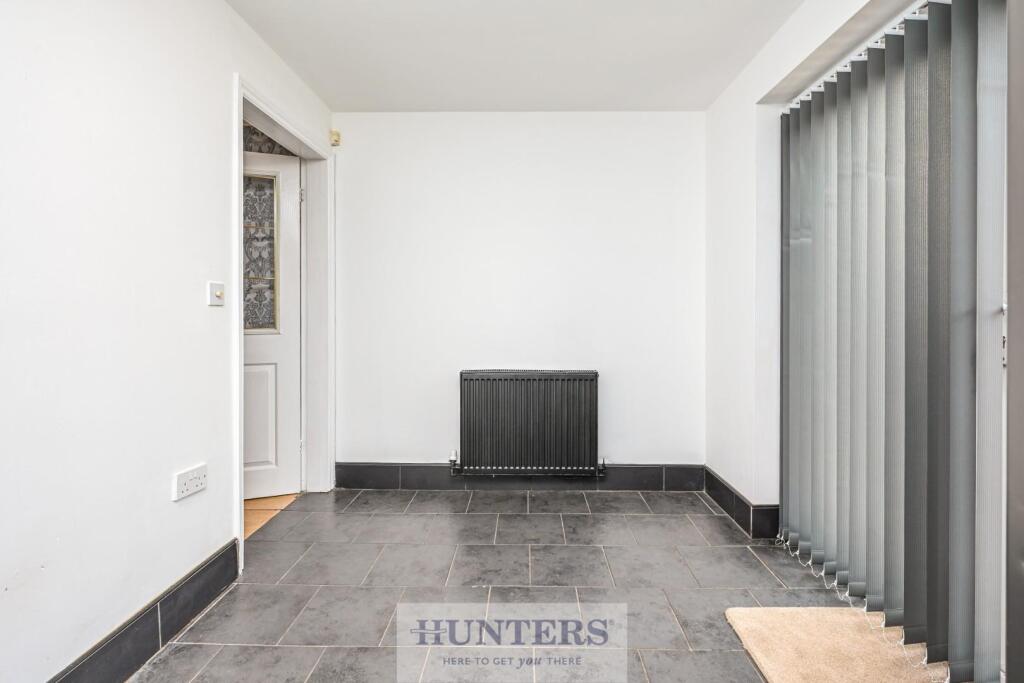 House in Wakefield, Featherstone - More