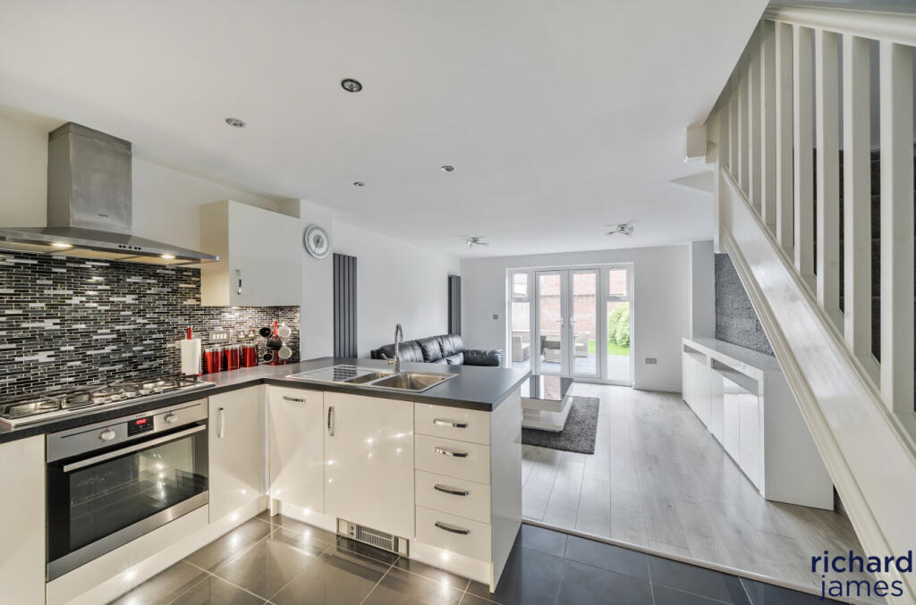 Staldon Road, East Wichel, Swindon, SN1 7AG photo 2