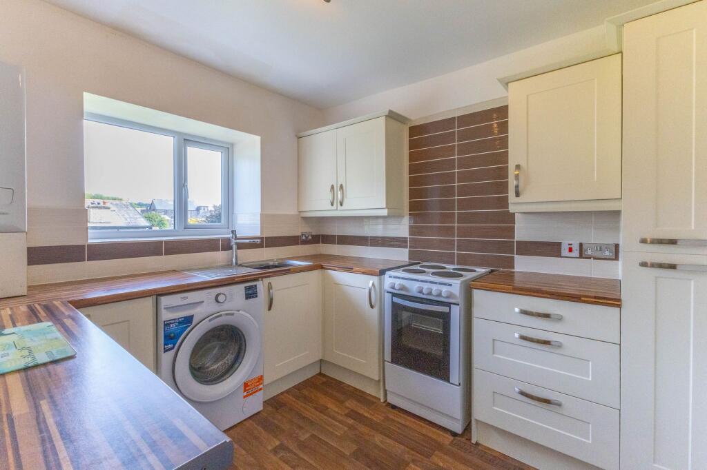 3 East View, Kents Bank Road, Grange-Over-Sands - View 3