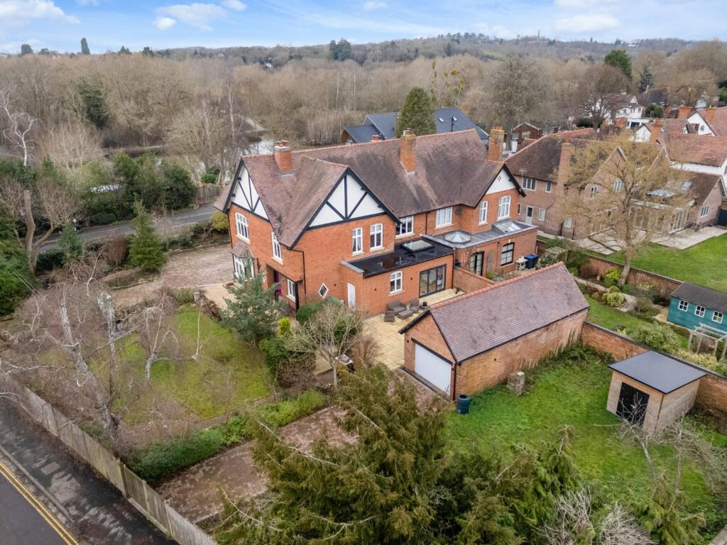 32 Tiddington Road, Stratford-upon-Avon photo 2