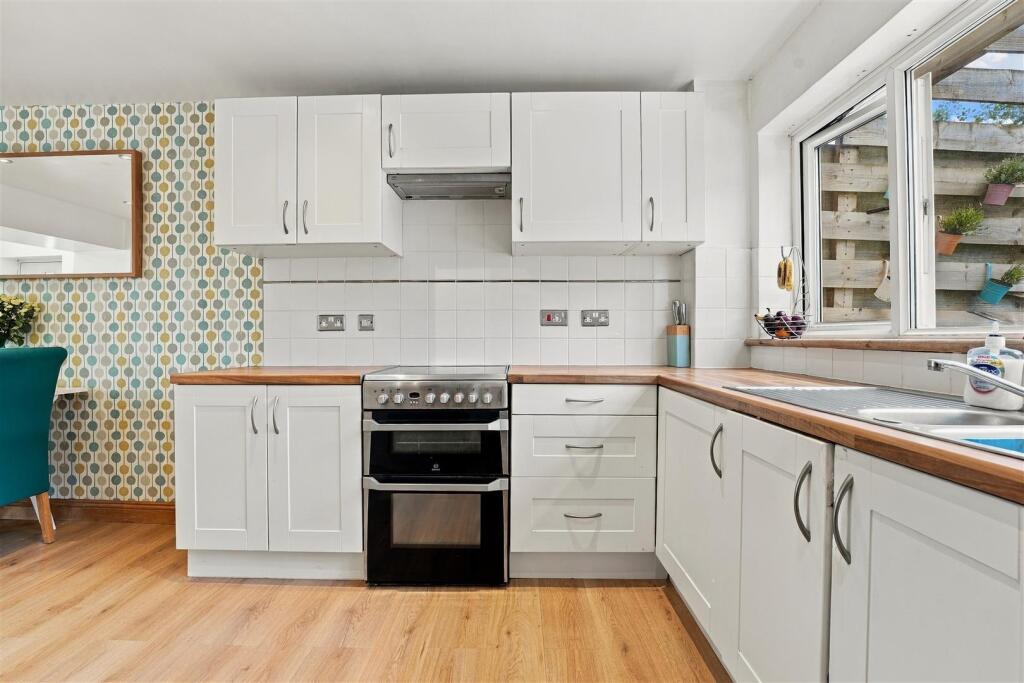 Nightingale Close, Frampton Cotterell, Bristol photo 4