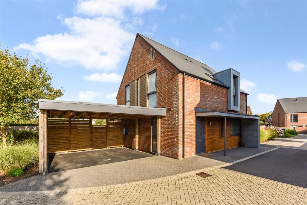 4-bed detached on 12, Windmill Close, Chichester, £600,000