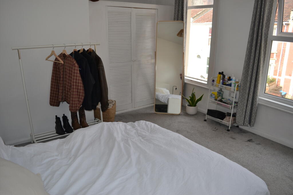 4 bedroom end of terrace house for rent