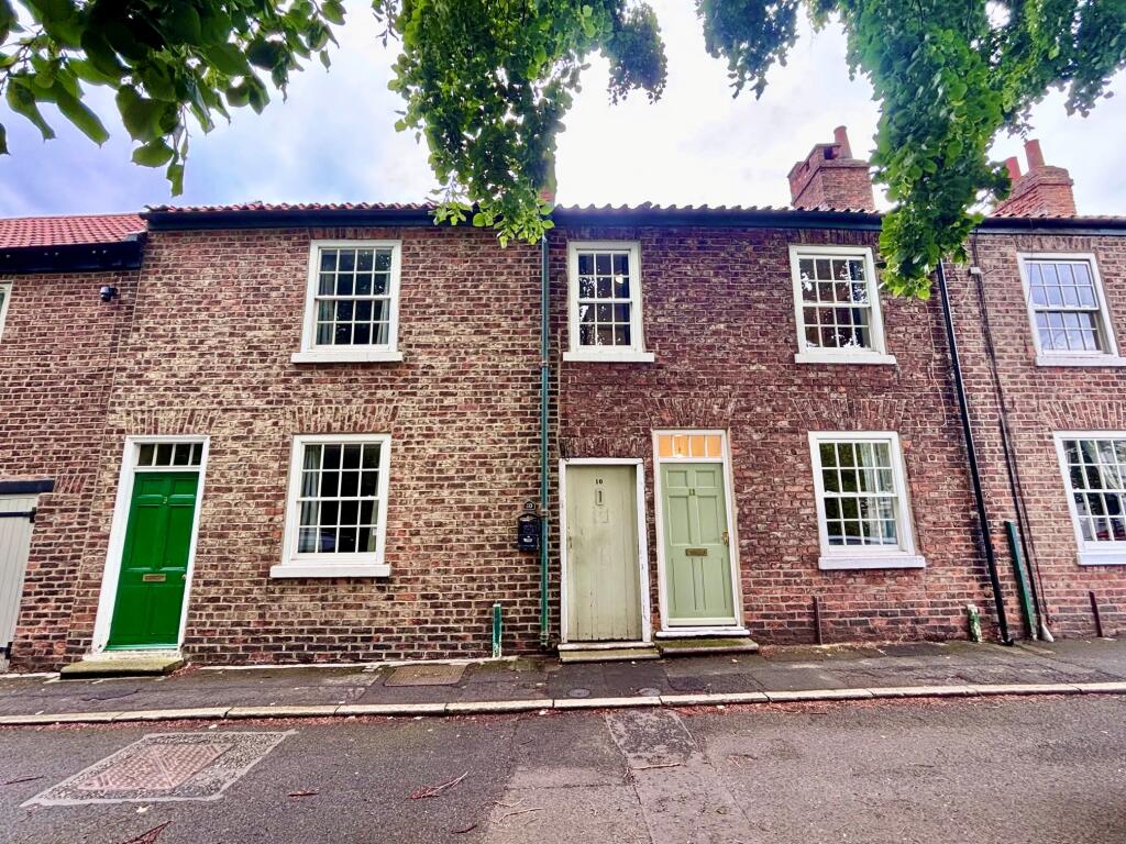 Main image of property: The Green, Norton