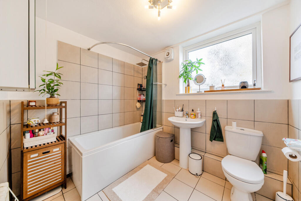 Apartment in London - More