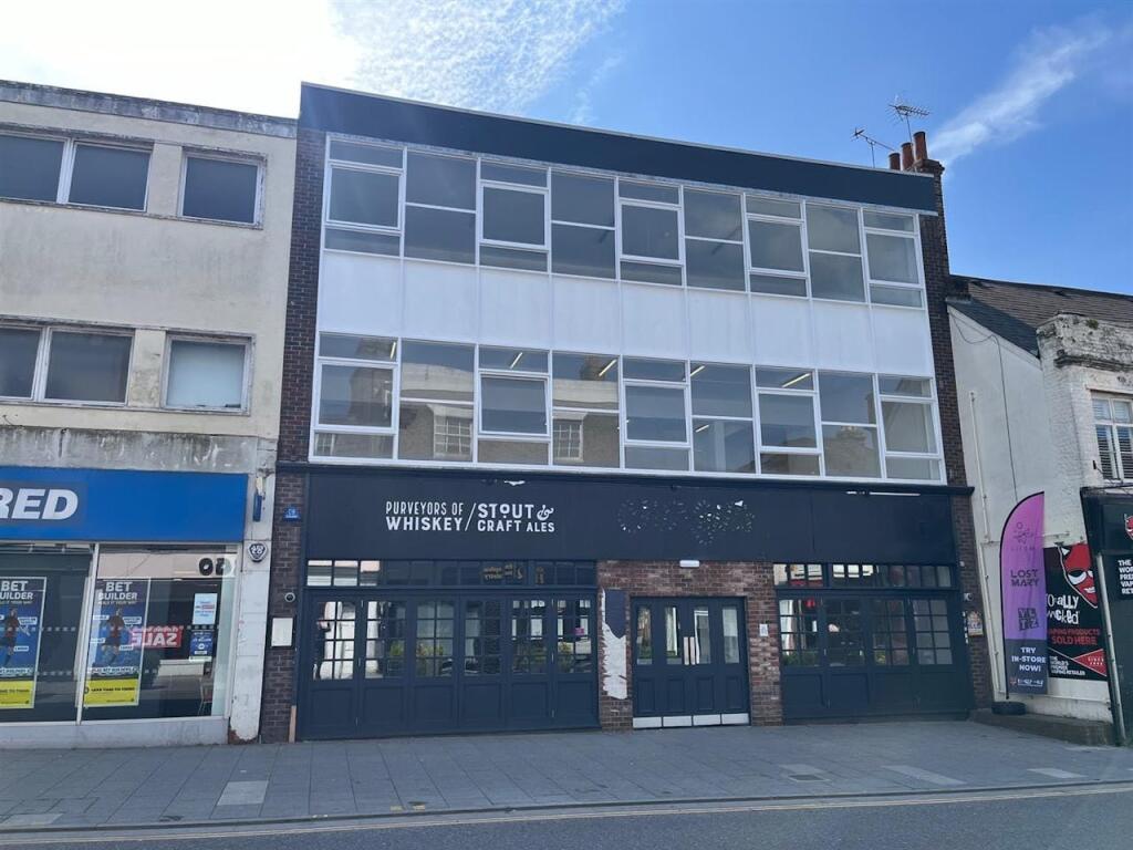 Main image of property: 86 High Street, Brentwood, CM14 4AP