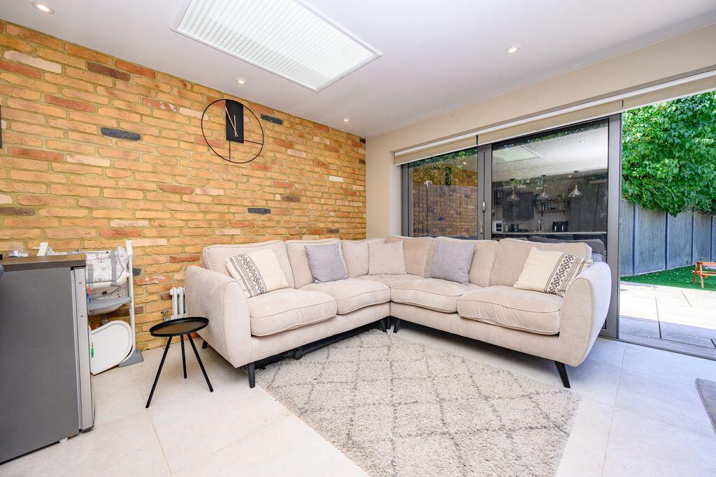 Holme Close, Hatfield - View 5