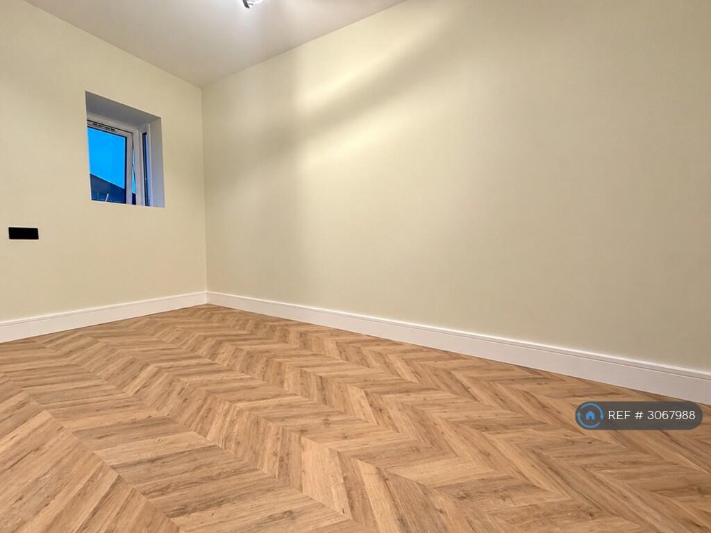 Apartment in London, Thornton Heath - More