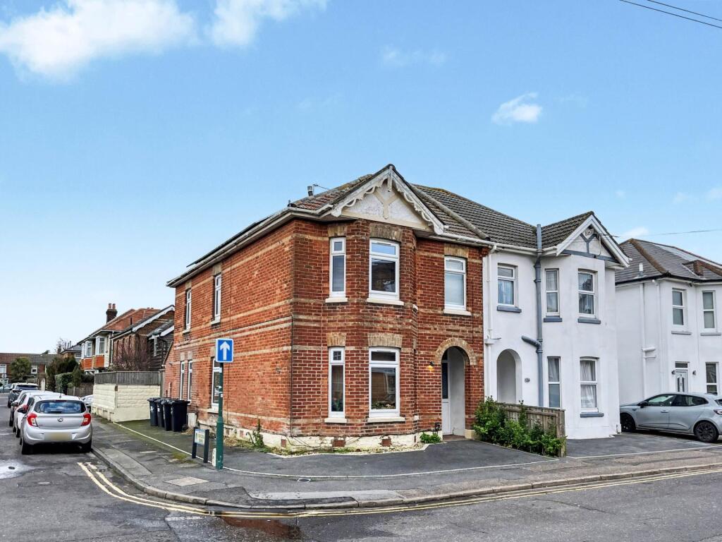 Main image of property: Winton, Bournemouth* 5 Bedroom Student House *