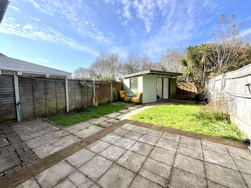 Hatfield Gardens, Littledown photo 3