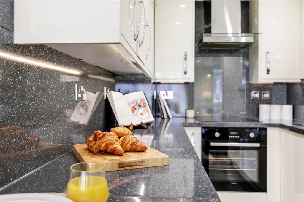 Apartment in London - View 5