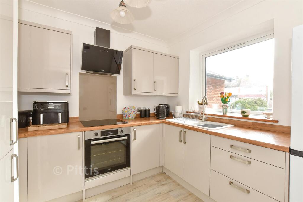 Apartment in Shanklin, Isle of Wight - View 3