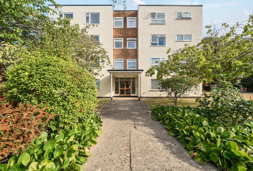 1-bed flat on Belworth Court, Cheltenham, Gloucestershire, GL51, £155,000