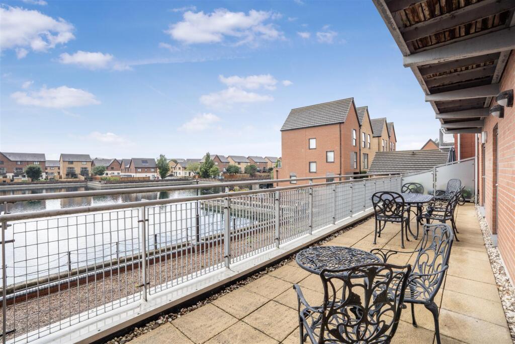 Apartment in Doncaster, Lakeside - View 3