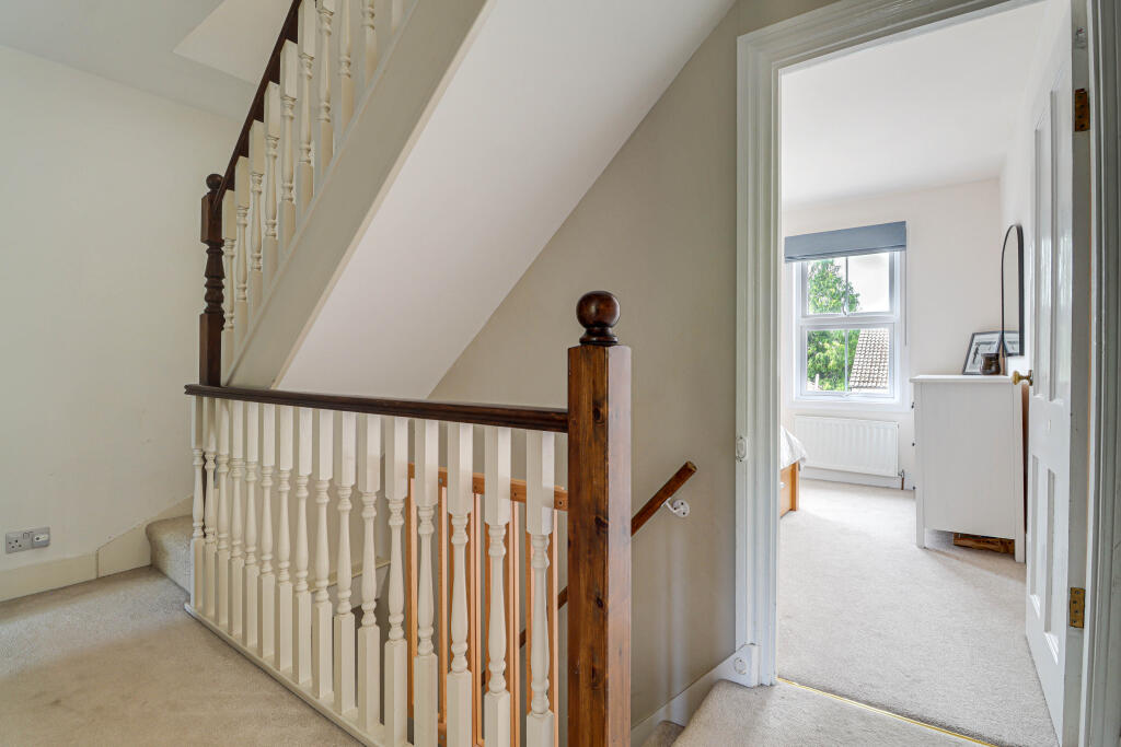 Salisbury Road, Harpenden, AL5 - More