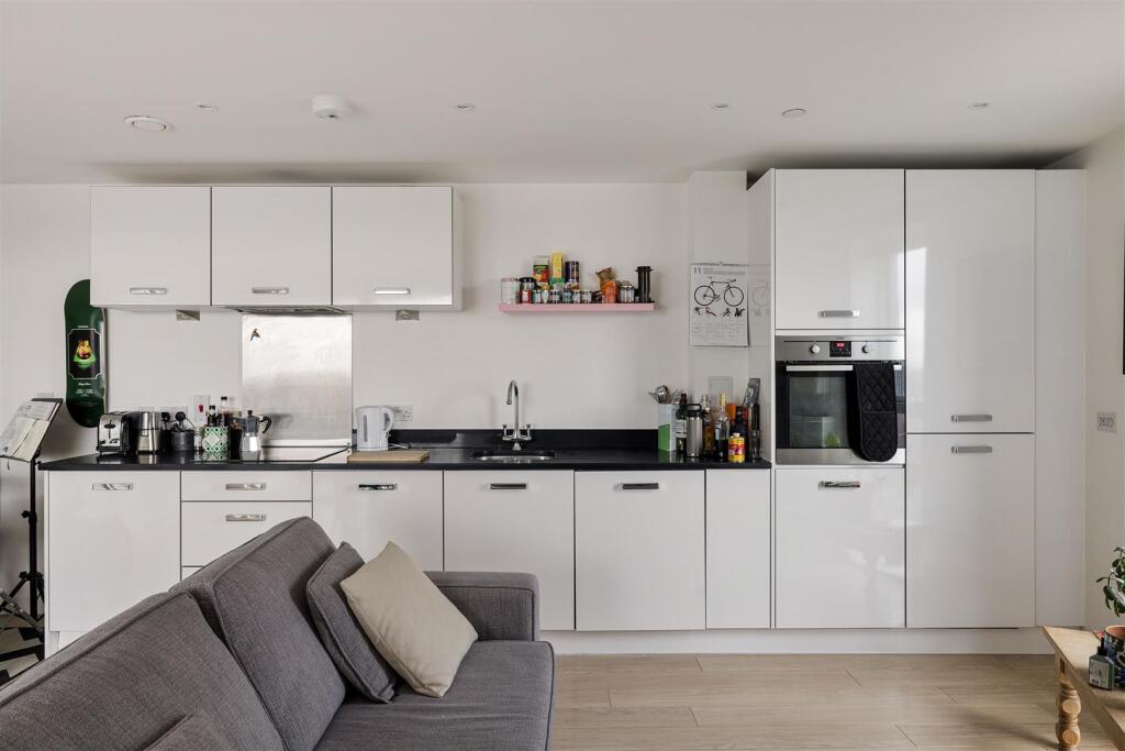 Apartment in London - View 3