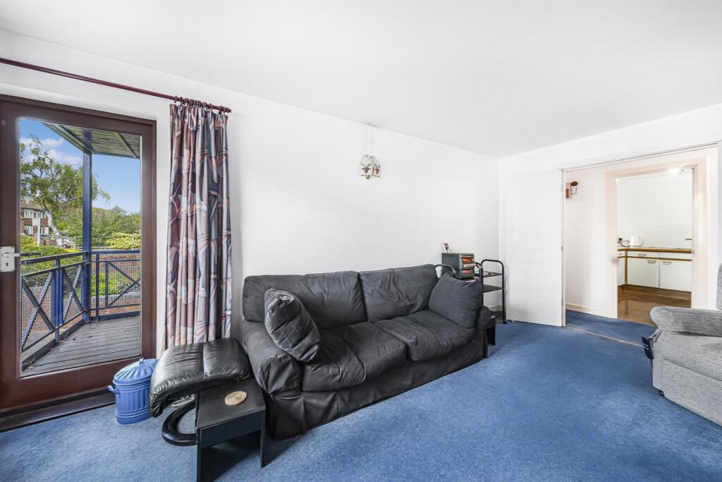 Chingford Avenue, Chingford, E4 - View 3