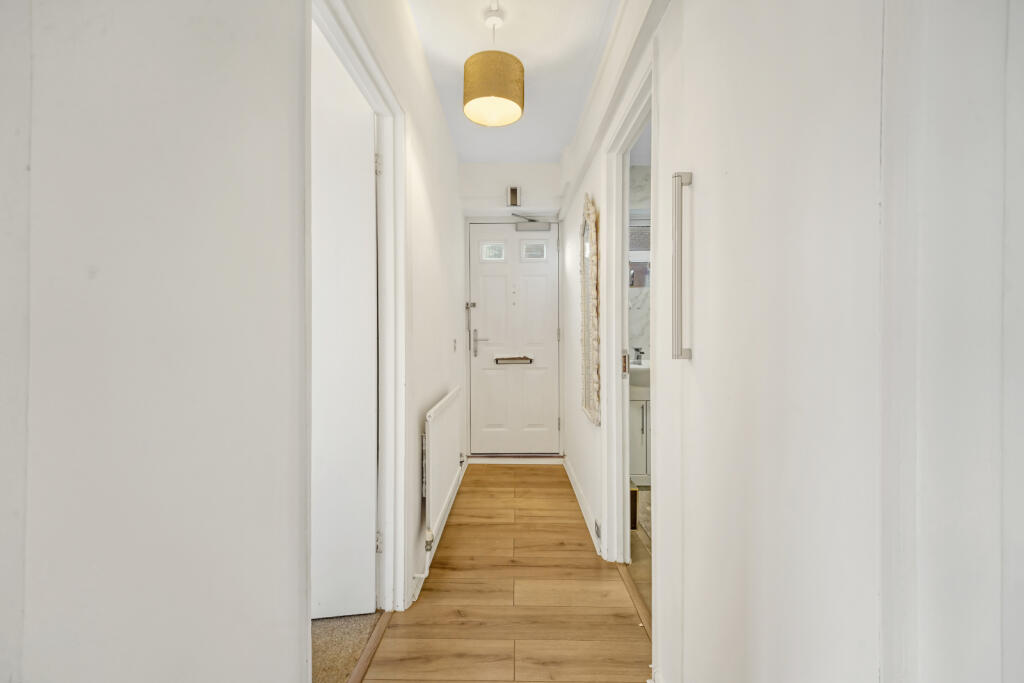 64 Prospect Road, IG8 photo 3