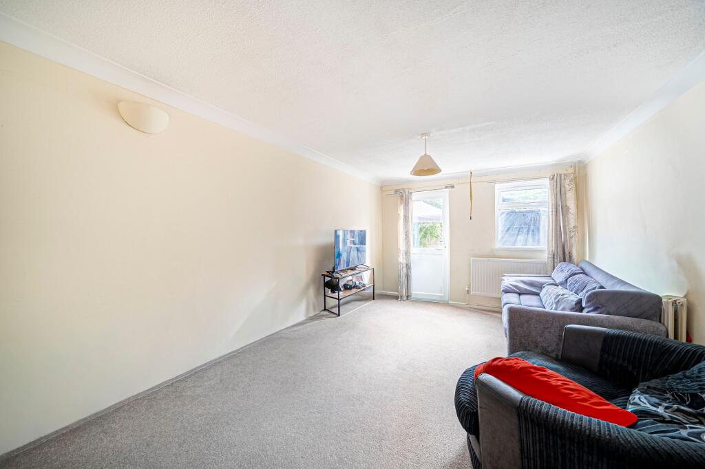 House in Test Valley, Saxon Fields, Andover - View 3