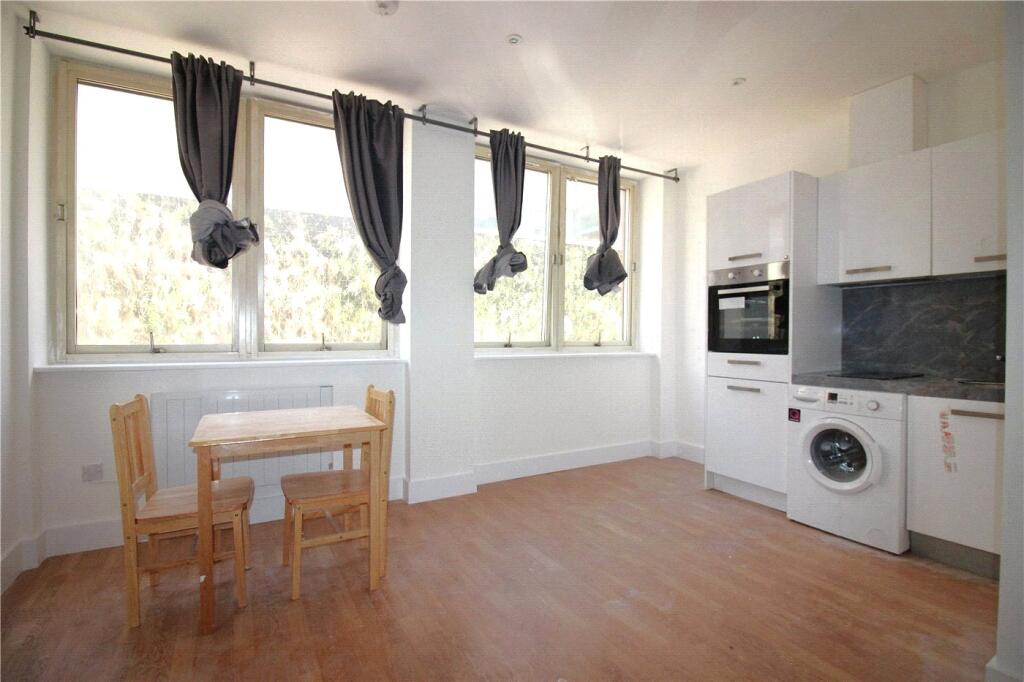 Apartment in Watford - View 2