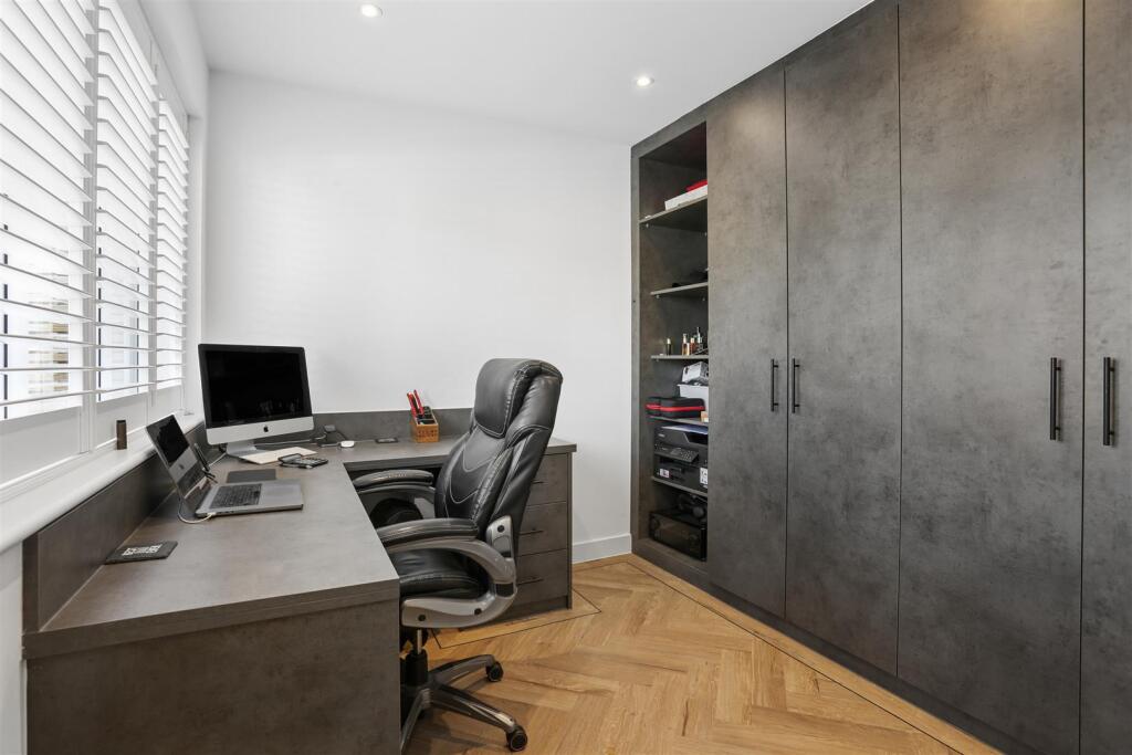 House in Kingston upon Thames - View 5
