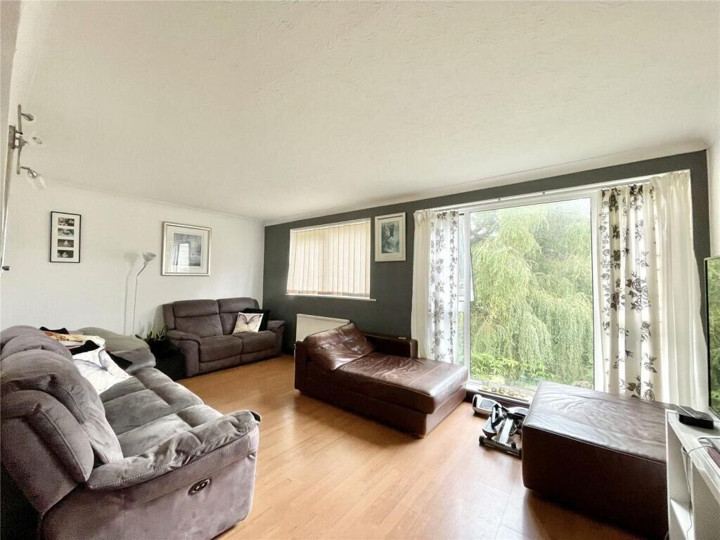 25 Mude Gardens, Christchurch, Dorset, BH23 4AR photo 2
