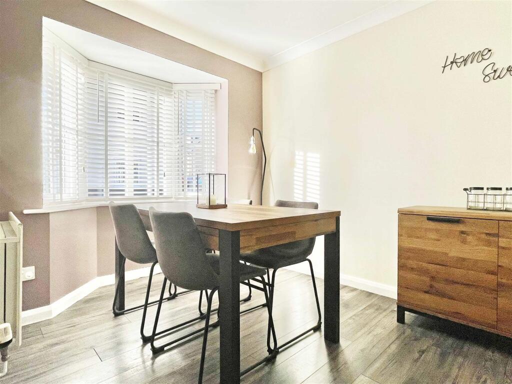 House in Chelmsford, Chancellor Park, Chelmer - View 6