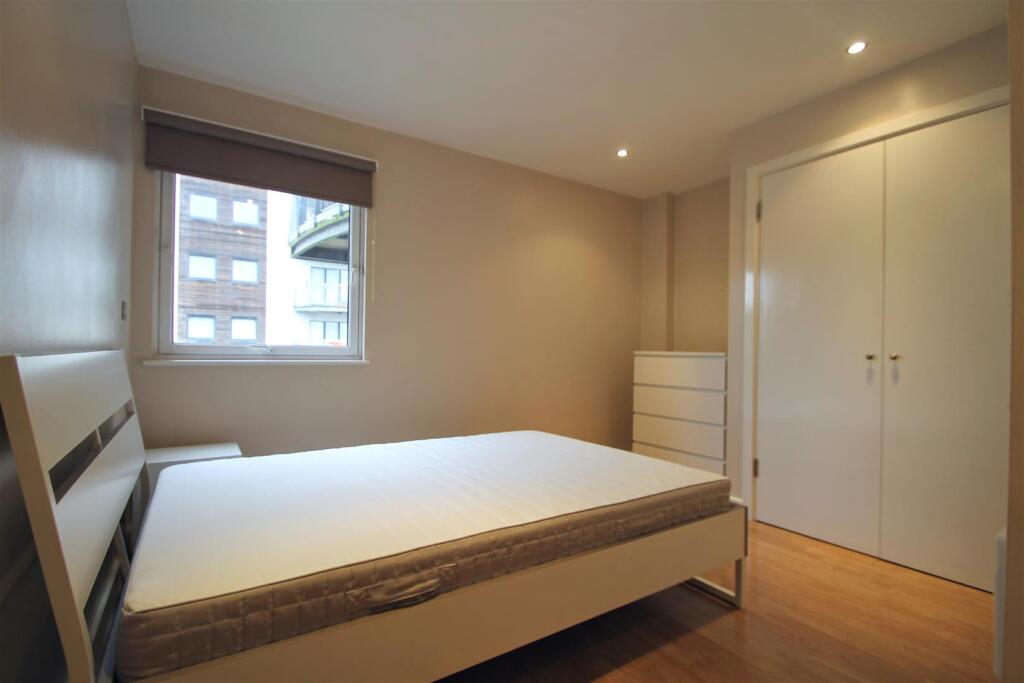 Apartment in Cardiff, Grangetown - View 4