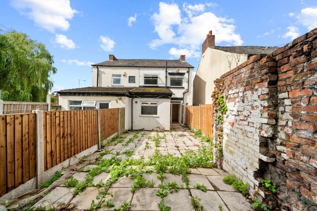 House in Wigan, Westleigh - More