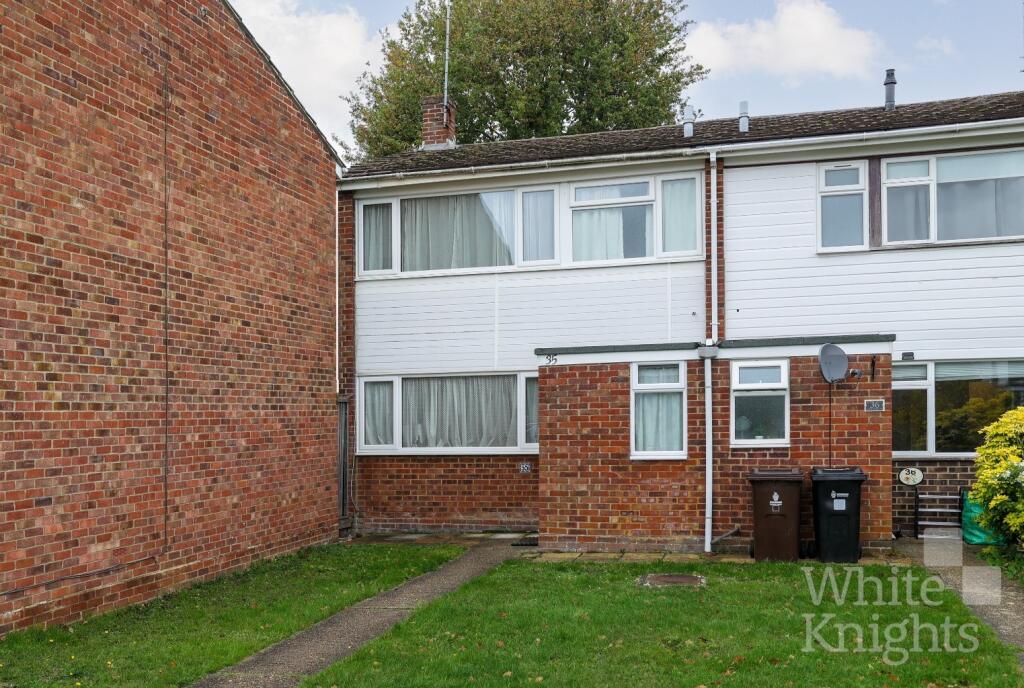 Main image of property: Hanwood Close, Woodley, Reading, Berkshire, RG5 3AB