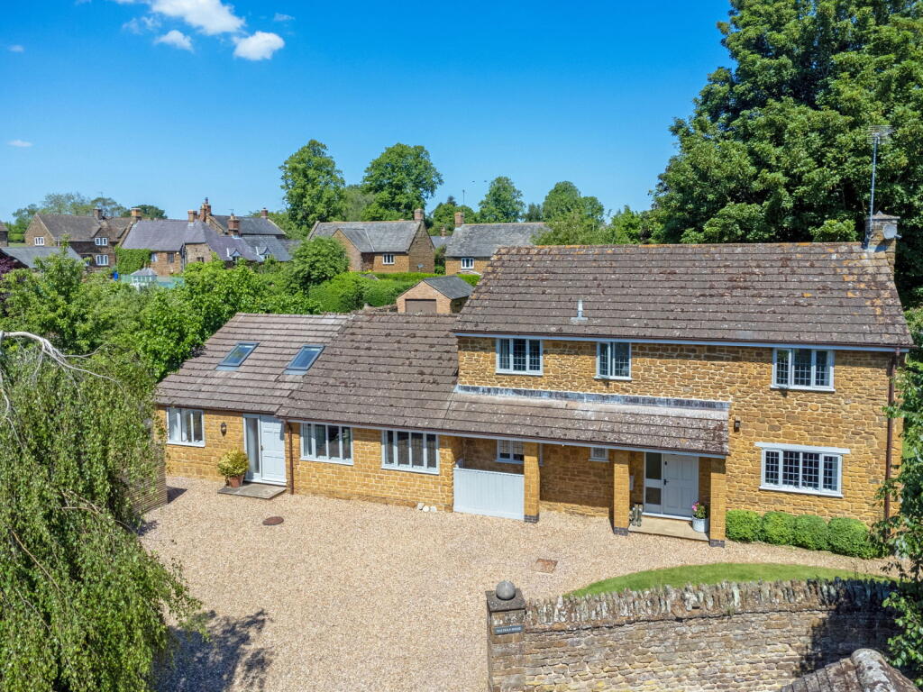 Main image of property: Malt Kiln House (with Annexe), EYDON, Northamptonshire