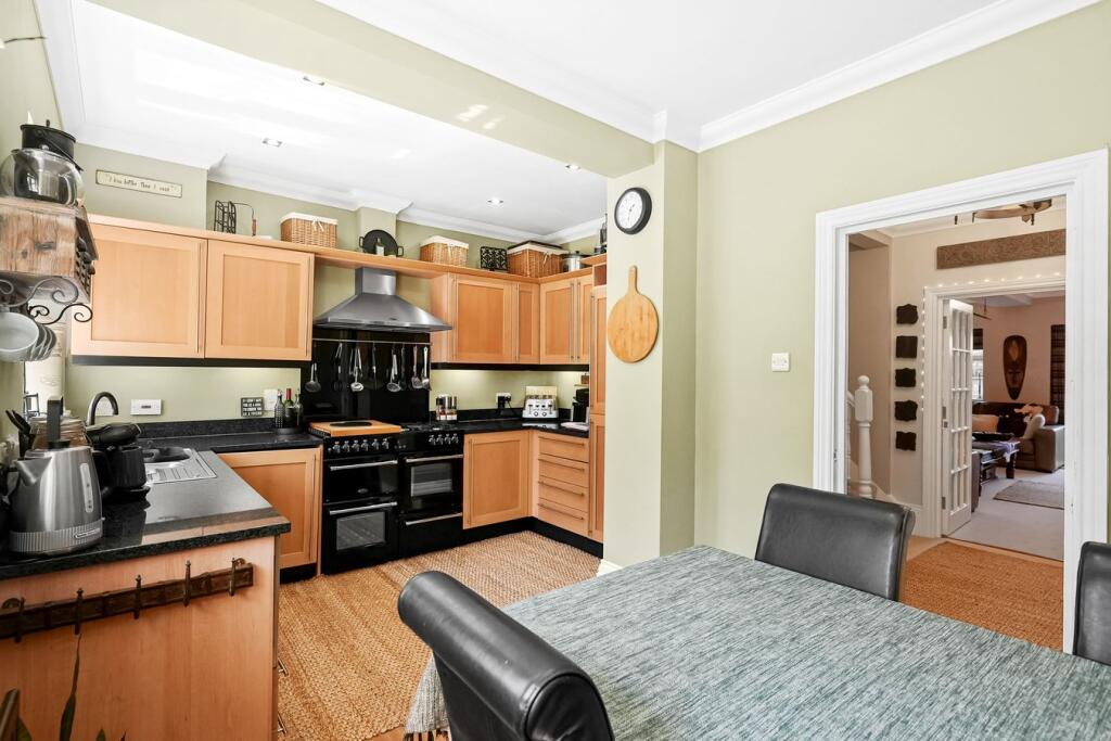 High Street, Nutfield, Redhill, RH1 - View 4