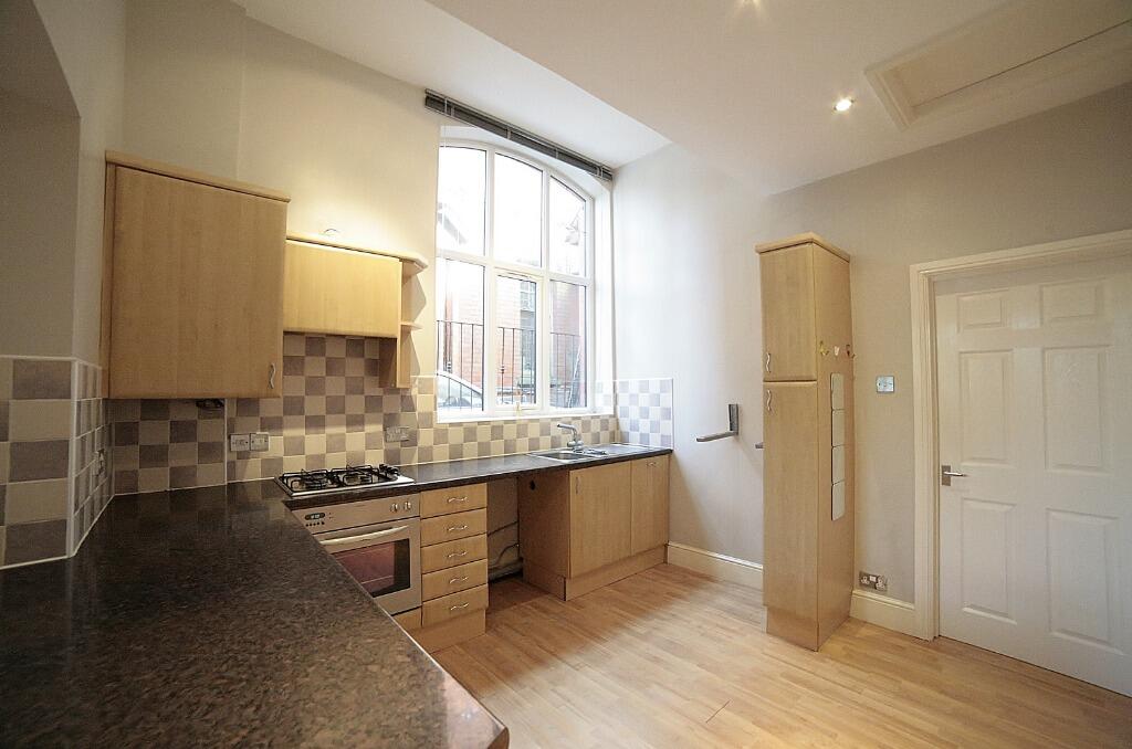Apartment in Oldham, Greater Manchester - View 3