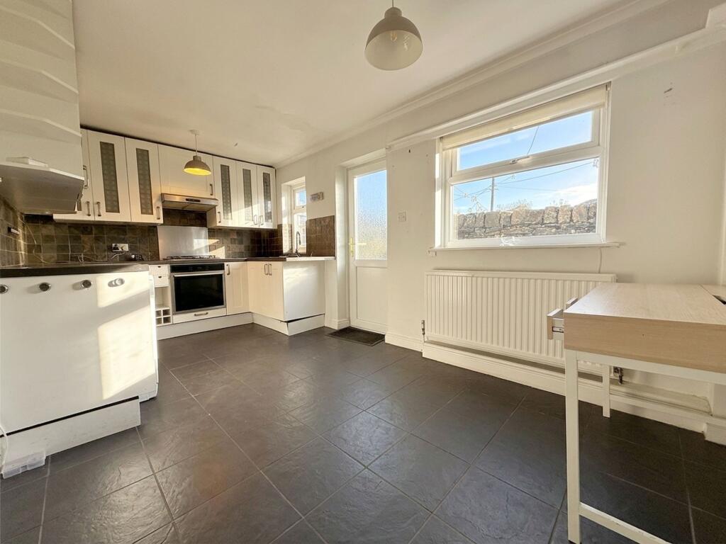 Leeds Road, Huddersfield, HD2 photo 2