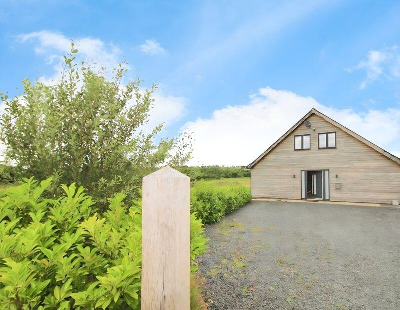 Main image of property: Luxury 3 bedroom detached Lodge,  Brinkworth