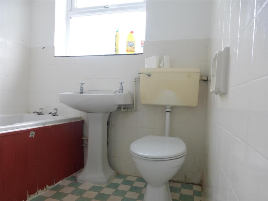 Apartment in Coventry - More